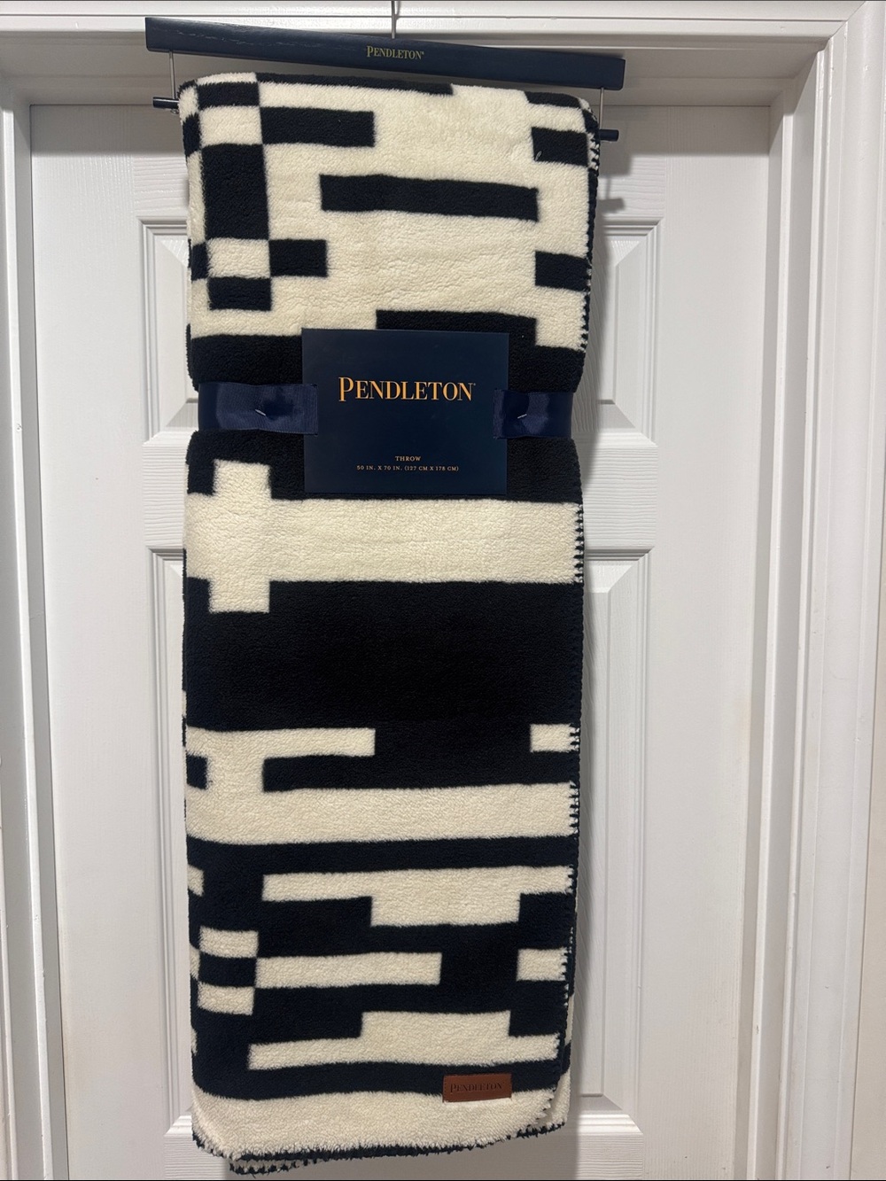 PENDLETON Sierra Berber Throw - Black/Cream - 50"x 70"